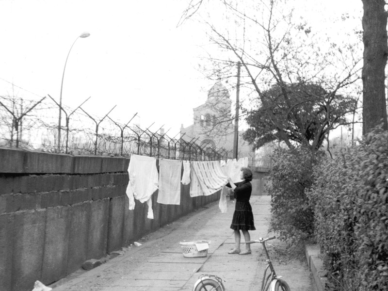 Alltagssituation in Zeiten des Kalten Krieges auf östlicher Seite – aufgenommen am 13. November 1963.