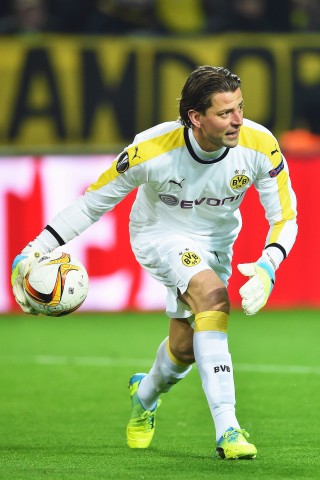 Der langjährige Dortmunder Roman Weidenfeller mag es gern beständig. Der Torwart, der 2014 zum deutschen Weltmeister-Kader gehörte, spielt schon seit 2002 beim BVB. Mit seiner Liebsten ist er seit 2010 zusammen.