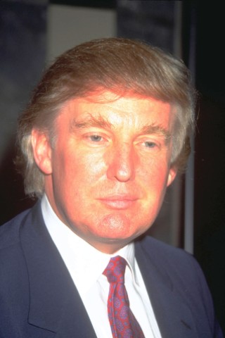 So will er eine wirklich „schöne Mauer“ an der Grenze zu Mexiko bauen lassen, um die illegalen Einwanderer fernzuhalten. „Wenn man sie Trump-Mauer nennt, muss sie schön sein“, sagt er.