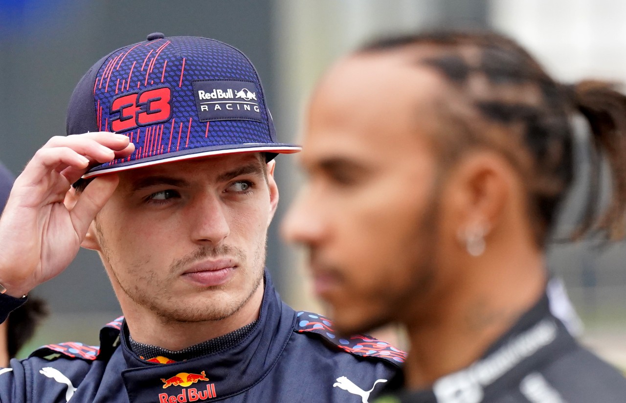 Max Verstappen (l.) und Lewis Hamilton sind sich nicht mehr grün.