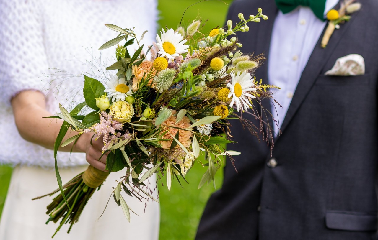 Brautpaar trifft auf der Hochzeit eine schockierende Entscheidung. (Symbolbild)