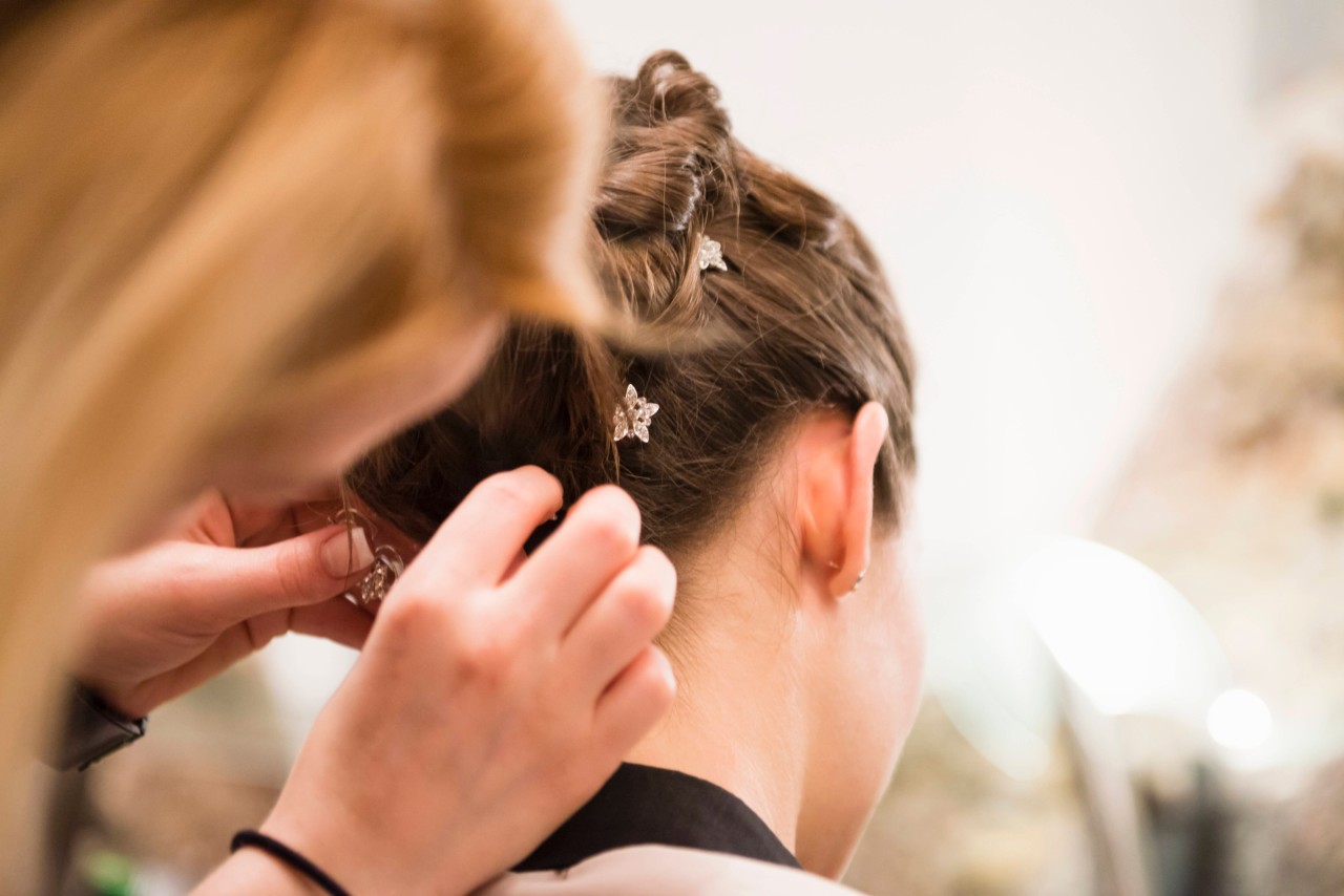 Hochzeit: Viele Bräute legen Wert auf ein gepflegtes Styling. 