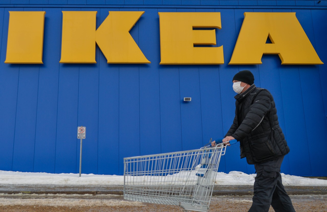 Ikea befürchtet, die Öffnungszeiten zu verringern, sollten weitere Mitarbeiter wegen der Omikron-Variante ausfallen. (Archiv)