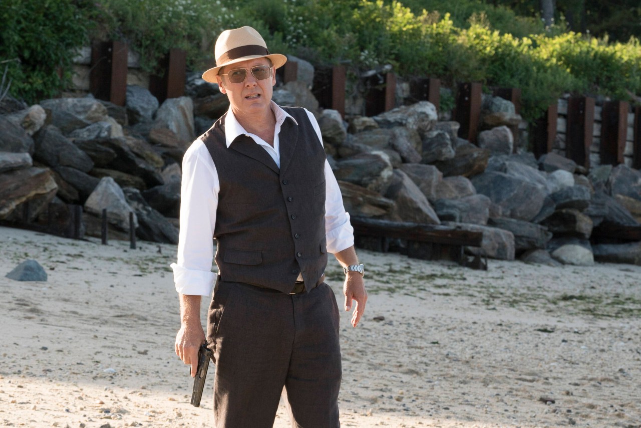 Raymond Reddington ist der Star der Serie The Blacklist. BVB-Star Julian Brandt sieht ihm auf dem neusten Urlaubspost zum Verwechseln ähnlich.