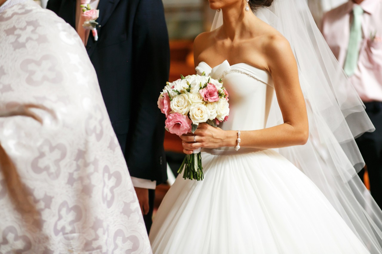 Eine Braut hatte einen ganz besonderen Menschen als Priester für ihre Hochzeit im Kopf. (Symbolbild)