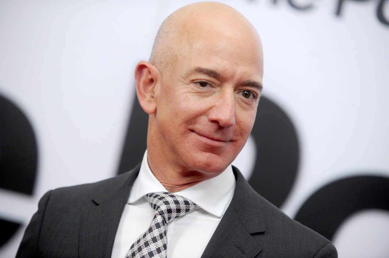 Die Petition verlangt, dass Bezos nach seinem Ausflug ins All nicht auf die Erde zurückkehren darf. (Archivbild)