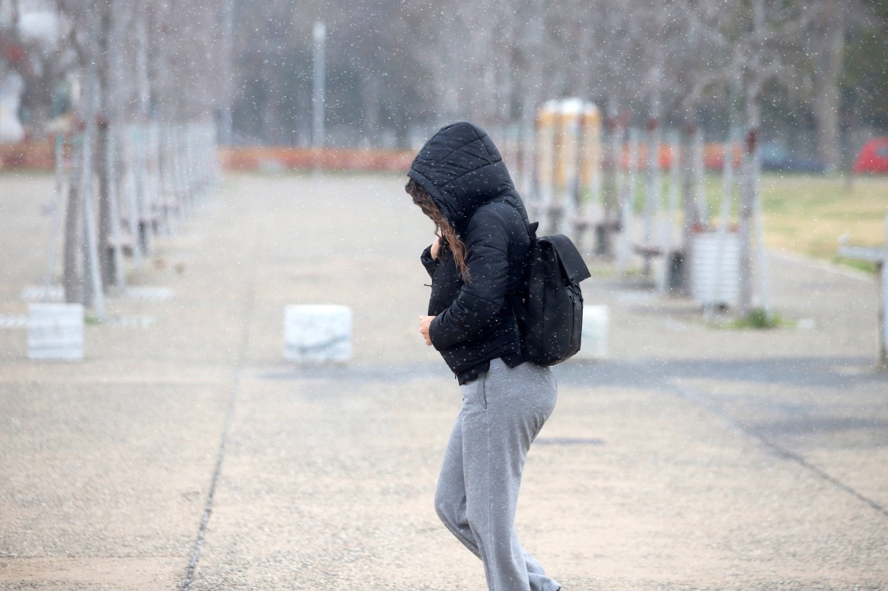 Auch in tieferen Lagen fällt Schnee. (Symbolbild)