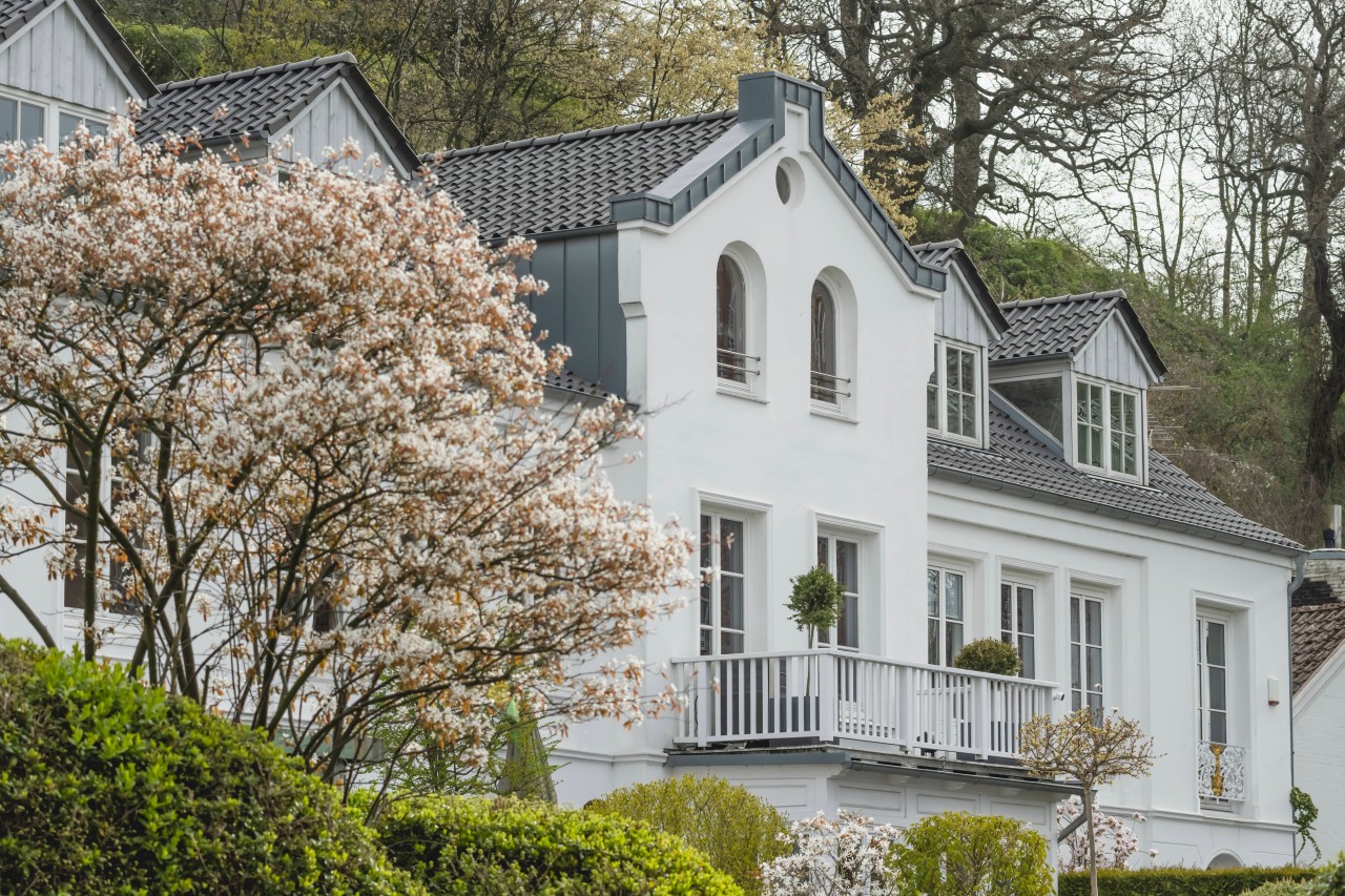 Auf eine Villa mit großen Garten und fünf Schlafzimmern darf sich die junge Familie freuen. (Symbolbild)