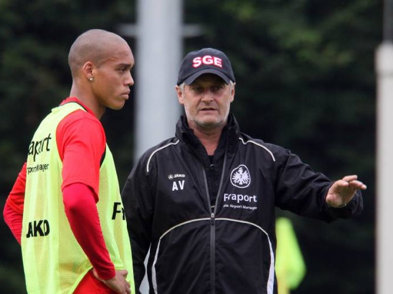 ...an die Eintracht aus Frankfurt. Dort spielt der 23-jährige Verteidiger nun unter Trainer Armin Veh in der zweiten Liga. 