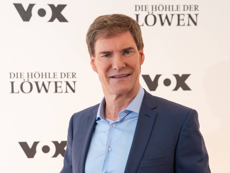 Das von ihm gegründete Finanzunternehmen baute er in Rekordzeit von einer Ein-Mann-Firma zu einem M-DAX-Konzern mit 10.000 Mitarbeitern auf. 2007 kaufte ein Schweizer Lebensversicherer das Unternehmen für 1,9 Milliarden Franken. Heute vereint der Ehemann von Schauspielerin Vernica Ferres unter dem Dach der Maschmeyer Group seine gesamten Aktivitäten.