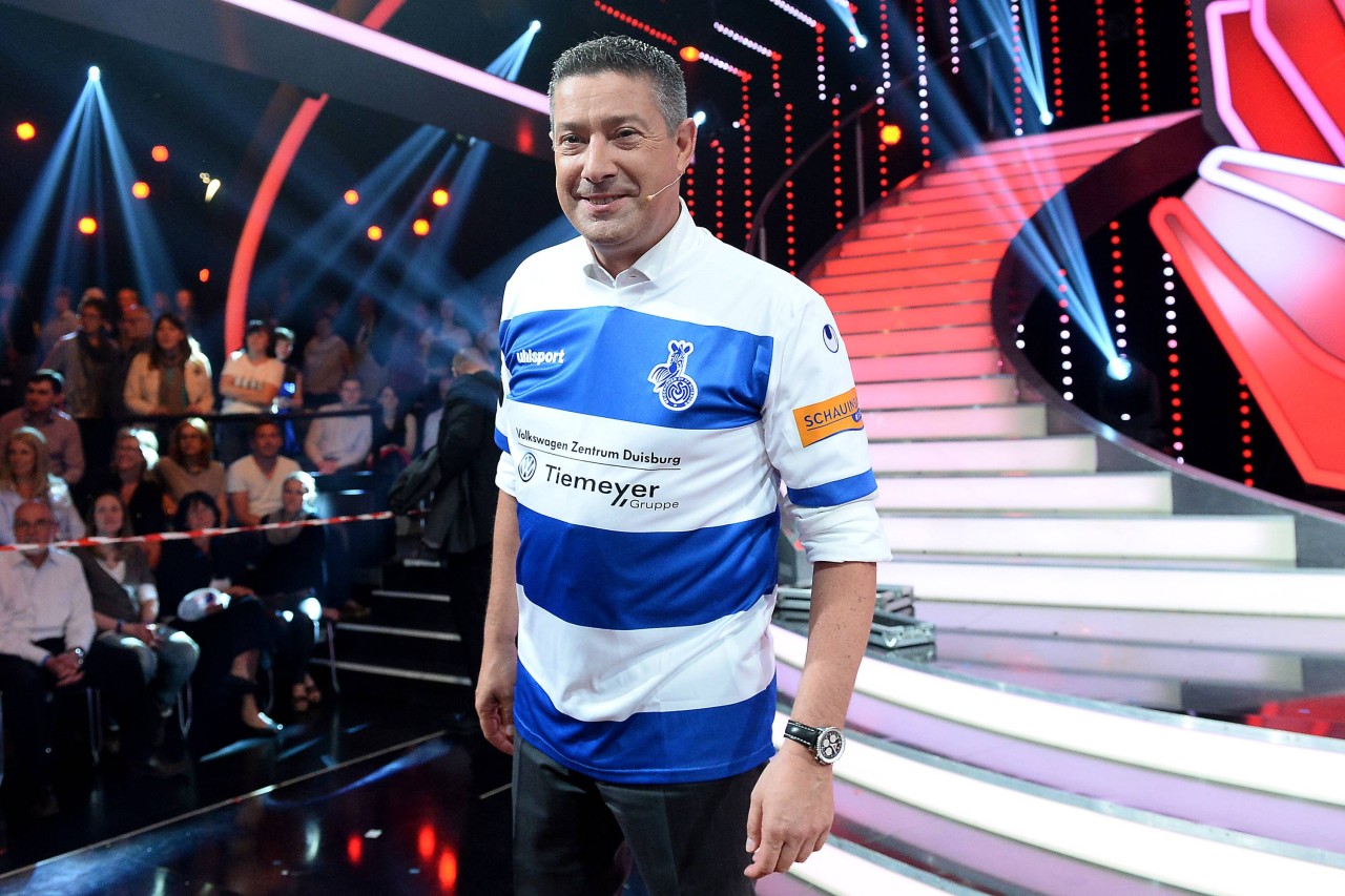 Joachim Llambi im MSV Duisburg-Trikot am „Let's Dance“-Set.