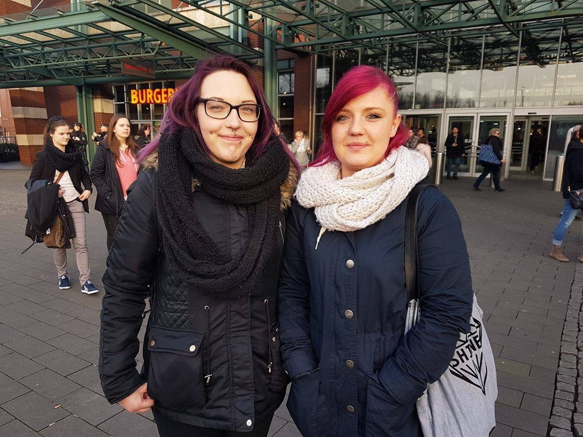 Chantal Becker (21) aus Mechernich in der Eifel (links) und Joana Tiedemann (23) aus Bochum.