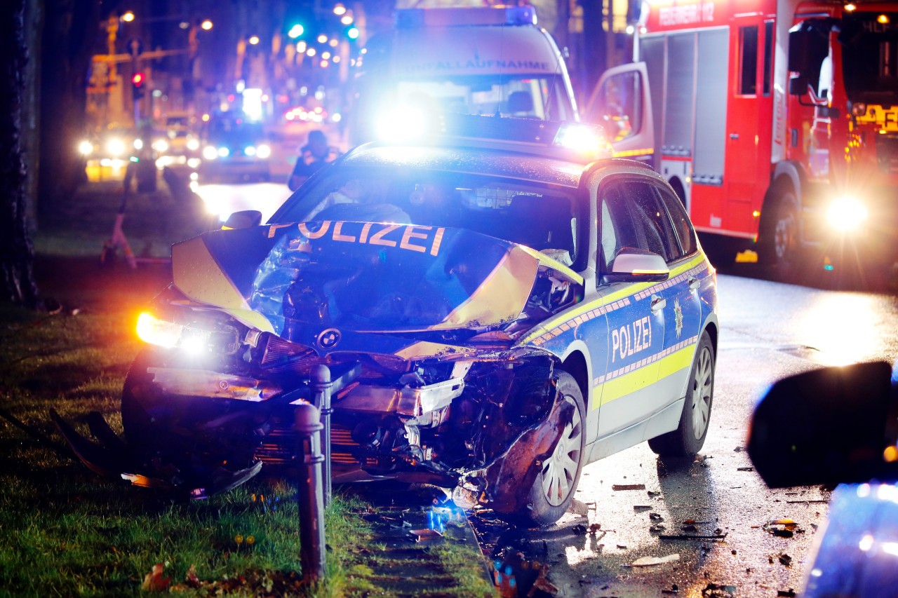 Essen: Wegen Abschlepparbeiten war die Kreuzung Grillostraße und Gladbecker Straße in Essen-Holsterhausen zeitweise gesperrt worden. (Symbolbild)