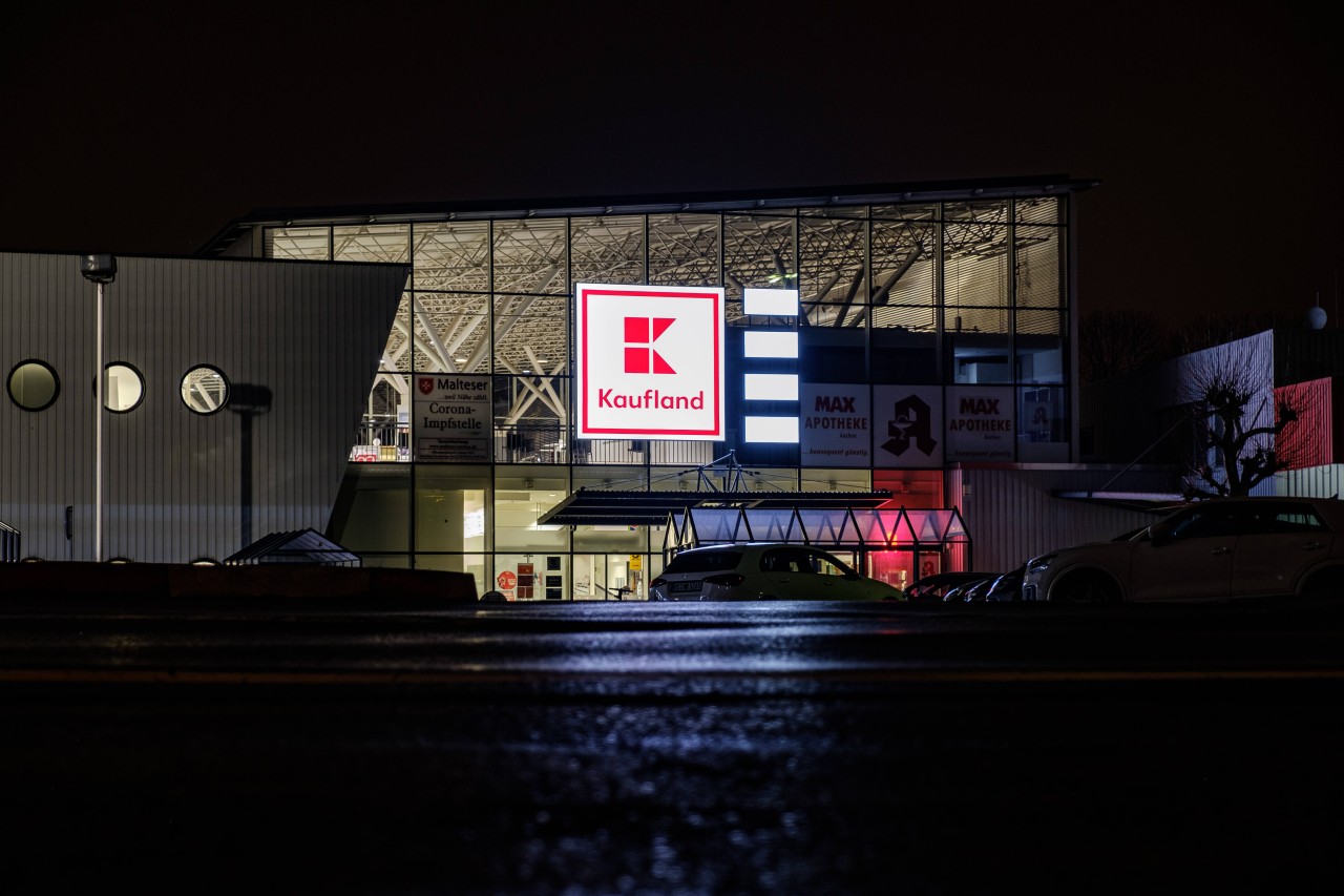 Ein Kunde filmt eine unglaubliche Szene vor einer Kaufland-Filiale. Was steckt dahinter? (Symbolbild)