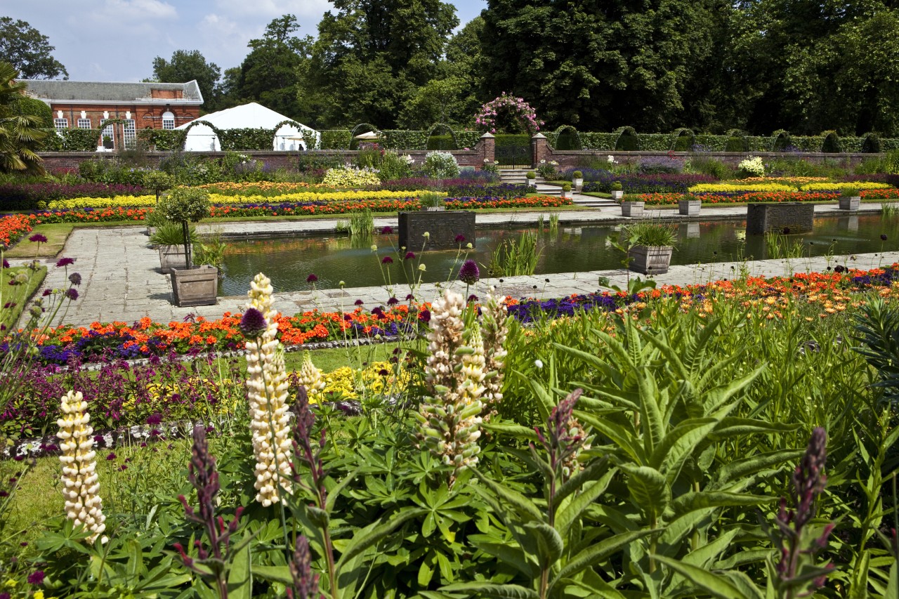 Die Diana-Statue wird im Sunken Garden des Kensington Palastes enthüllt.