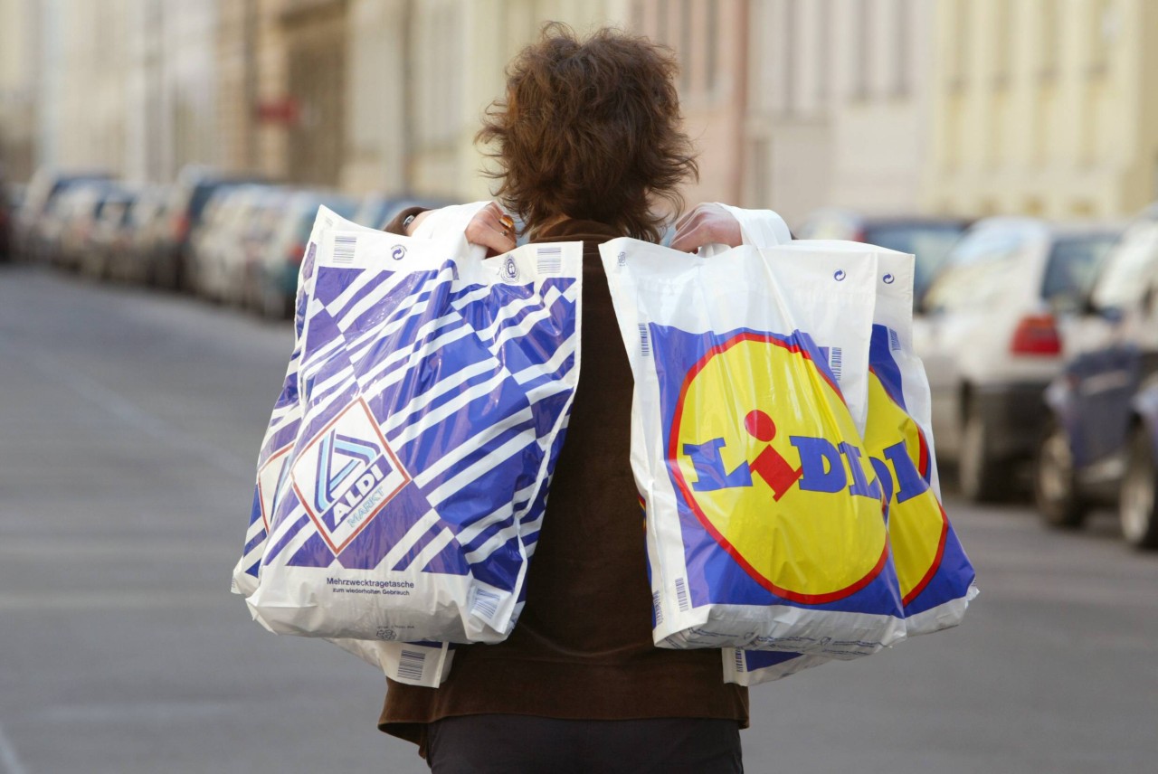 Bei Aldi, Lidl und Co. könnt es noch einmal voll werden vor Silvester. (Symbolbild)