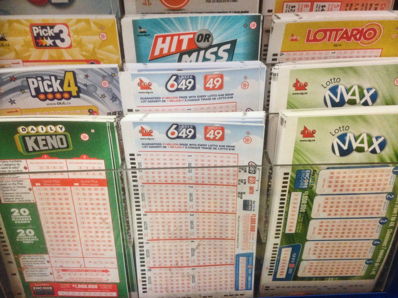 Eine Frau hat beim Lotto gleich doppelt Glück und wird zur Millionärin. (Symbolbild)