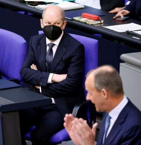 Merz rät Scholz zu einer Ukraine-Reise – doch der Kanzler winkt ab. (Symbolbild)