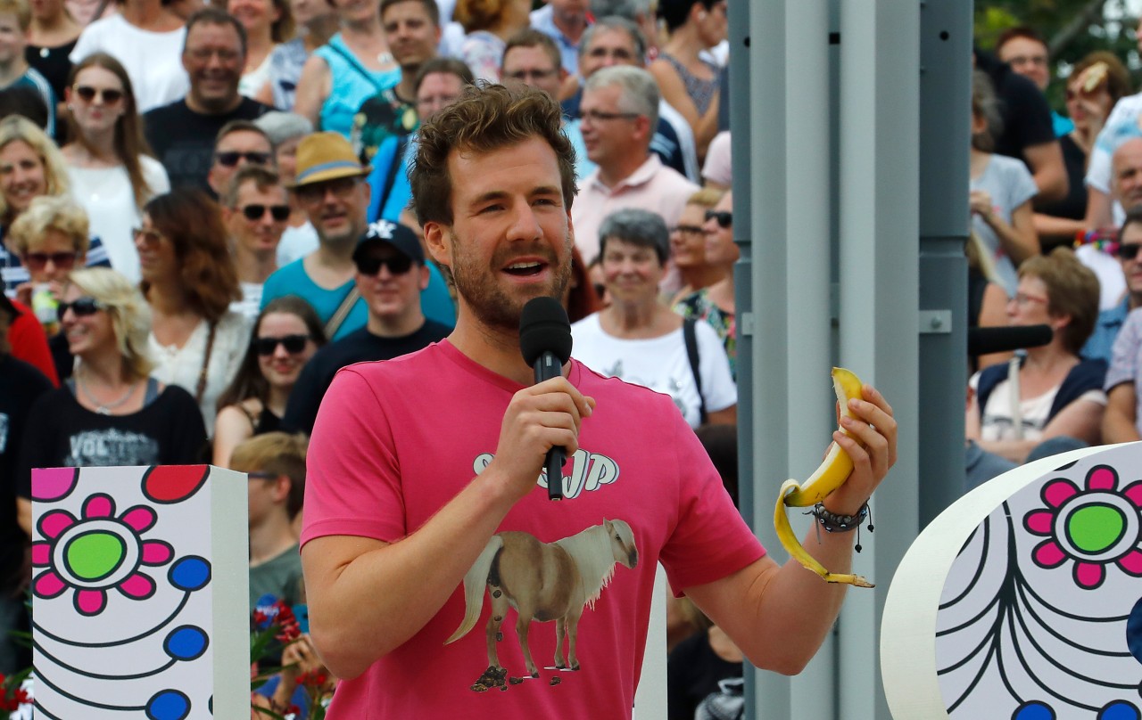 Im ZDF-„Fernsehgarten“ wurde Luke Mockridge 2019 für seine Witze über alte Leute ausgebuht.