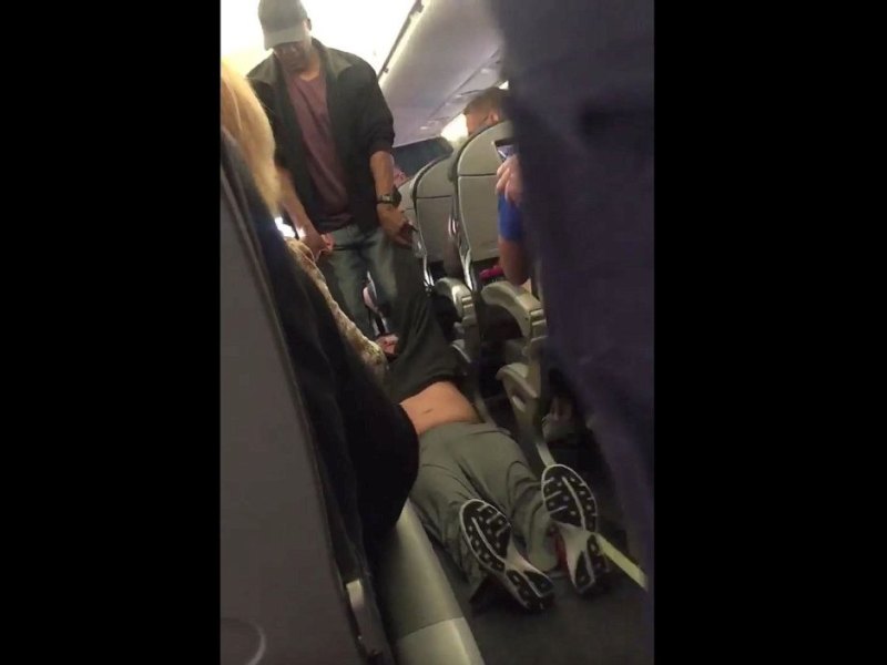 overbook-flight3411-and-decided-to-force_2017-04-10_19-47-29~e5cb89d4-652d-41f9-912a-817f4c6166b1.jpg