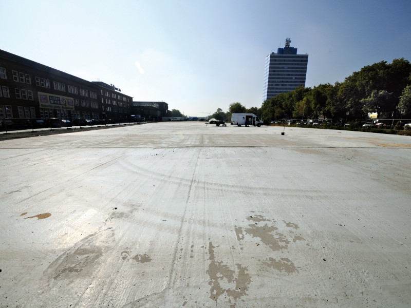 So sieht sie auch noch heute aus: die Bahnhofsplatte im September 2011.