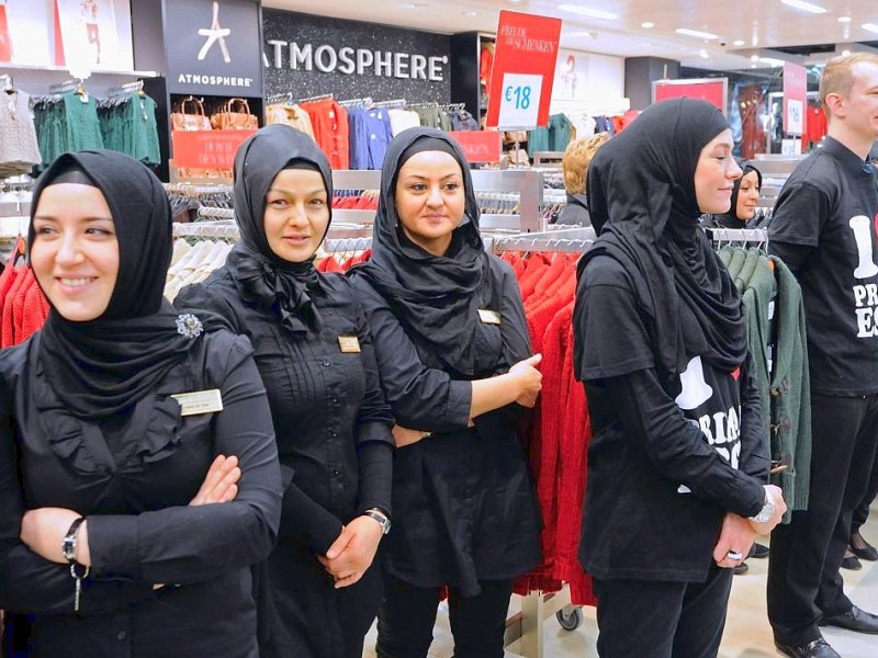 Nachdem der erste Termin zur Eröffnung des neuen Primark-Megastores in Esen aufgrund technischer Probleme nicht eingehalten werden konnte, öffnete die irische Textilkette am Mittwoch kurzfrsitig. Foto: Klaus Micke