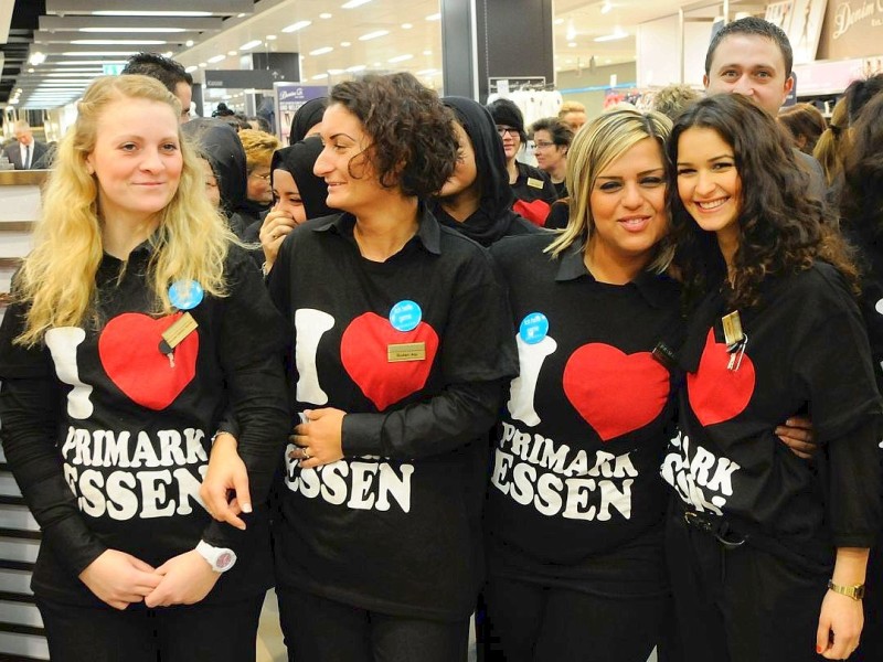 Nachdem der erste Termin zur Eröffnung des neuen Primark-Megastores in Esen aufgrund technischer Probleme nicht eingehalten werden konnte, öffnete die irische Textilkette am Mittwoch kurzfrsitig. Foto: Klaus Micke