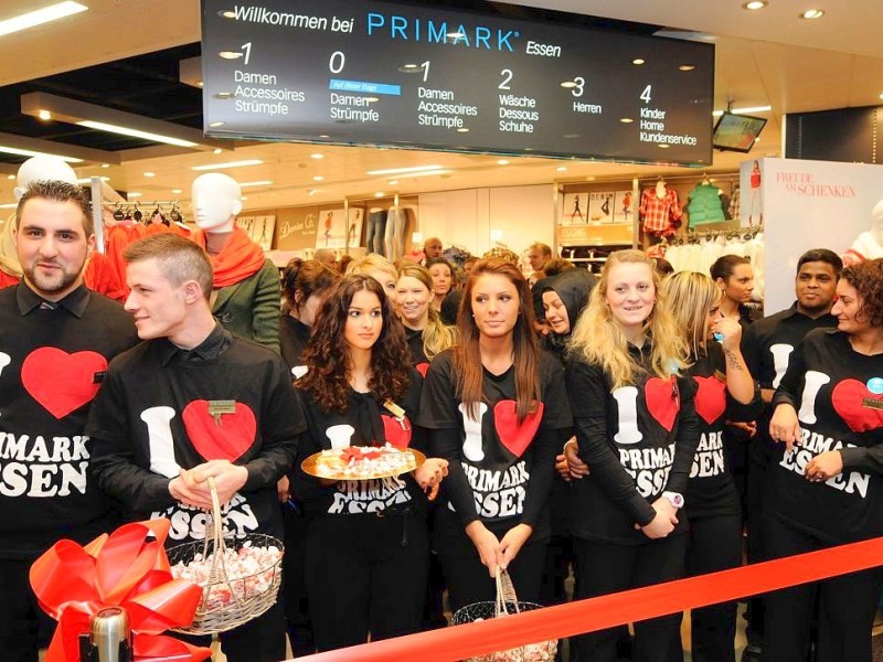 Nachdem der erste Termin zur Eröffnung des neuen Primark-Megastores in Esen aufgrund technischer Probleme nicht eingehalten werden konnte, öffnete die irische Textilkette am Mittwoch kurzfrsitig. Foto: Klaus Micke