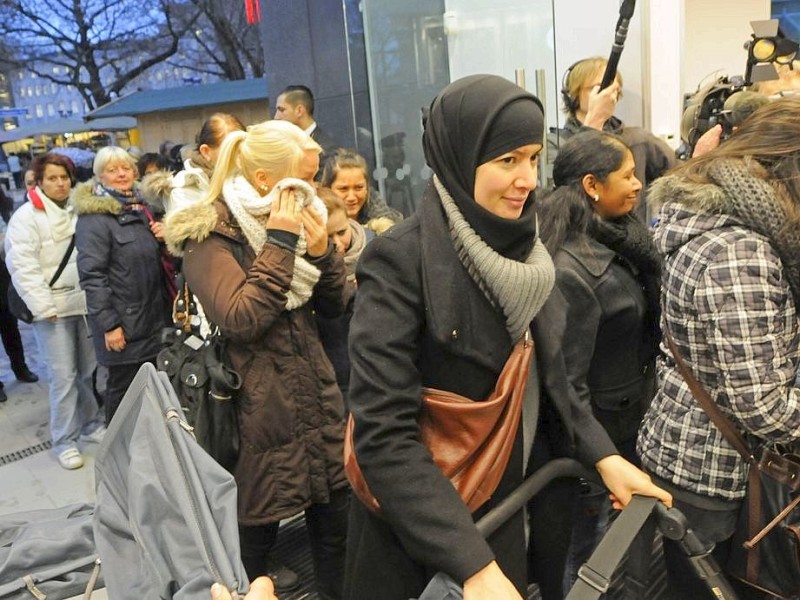 Nachdem der erste Termin zur Eröffnung des neuen Primark-Megastores in Esen aufgrund technischer Probleme nicht eingehalten werden konnte, öffnete die irische Textilkette am Mittwoch kurzfrsitig. Foto: Klaus Micke