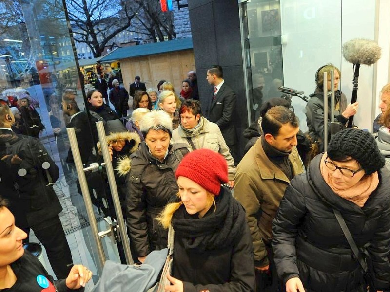 Nachdem der erste Termin zur Eröffnung des neuen Primark-Megastores in Esen aufgrund technischer Probleme nicht eingehalten werden konnte, öffnete die irische Textilkette am Mittwoch kurzfrsitig. Foto: Klaus Micke