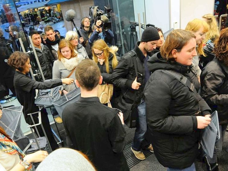 Nachdem der erste Termin zur Eröffnung des neuen Primark-Megastores in Esen aufgrund technischer Probleme nicht eingehalten werden konnte, öffnete die irische Textilkette am Mittwoch kurzfrsitig. Foto: Klaus Micke