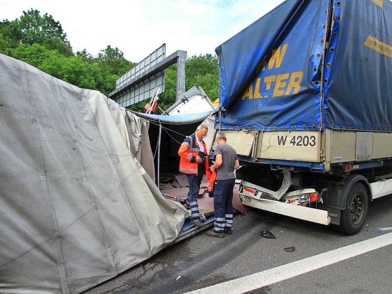 Unfall auf der A2, hinter der Anschlussstelle Berkamen/Kamen in Richtung Kamener Kreuz. Foto: Dietmar Wäsche