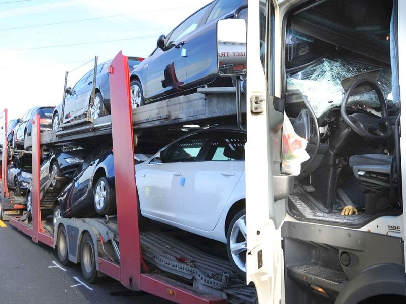 Aus noch ungeklärter Ursache kam es am heutigen Dienstagmorgen gegen 6.25 Uhr zu einem Unfall mit Beteiligung von sieben Fahrzeugen auf der A2 von Hamm in Fahrtrichtung Oberhausen.