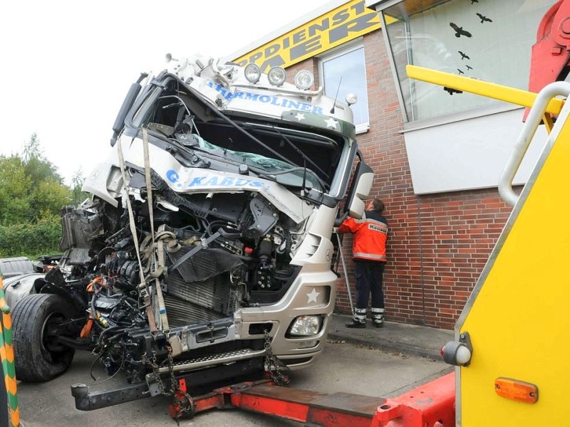 Unfall auf der A2 am 8.10.2010 mit drei Lkw