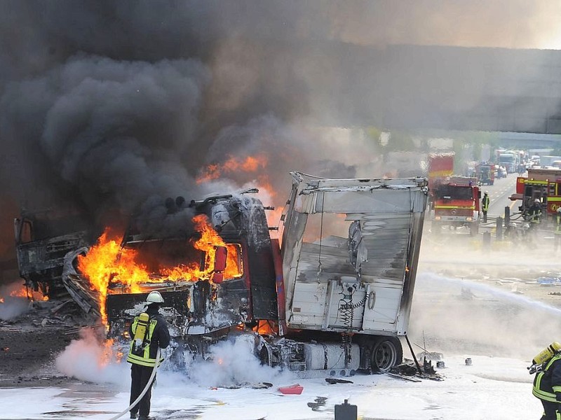 Schwerer Unfall auf der A2 vor dem Kamener Kreuz!!!Foto ist Honorarpflichtig!!!