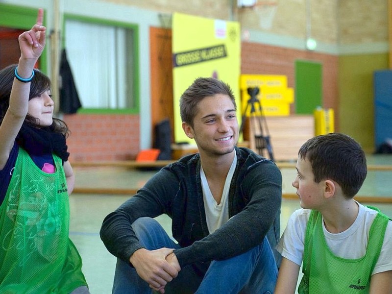 Große Klasse - Das Grundschulprojekt von Borussia Dortmund zu Gast in der Diesterweg Grundschule am 1.2.2012. Stargast ist BVB Spieler Moritz Leitner.Foto: Knut Vahlensieck