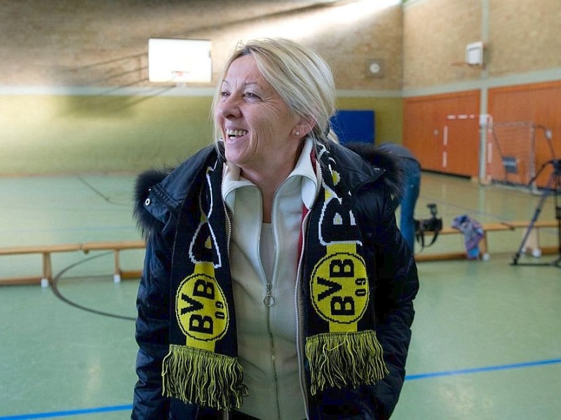 Große Klasse - Das Grundschulprojekt von Borussia Dortmund zu Gast in der Diesterweg Grundschule am 1.2.2012. Stargast ist BVB Spieler Moritz Leitner. Schulleiterin Karin Helle.Foto: Knut Vahlensieck