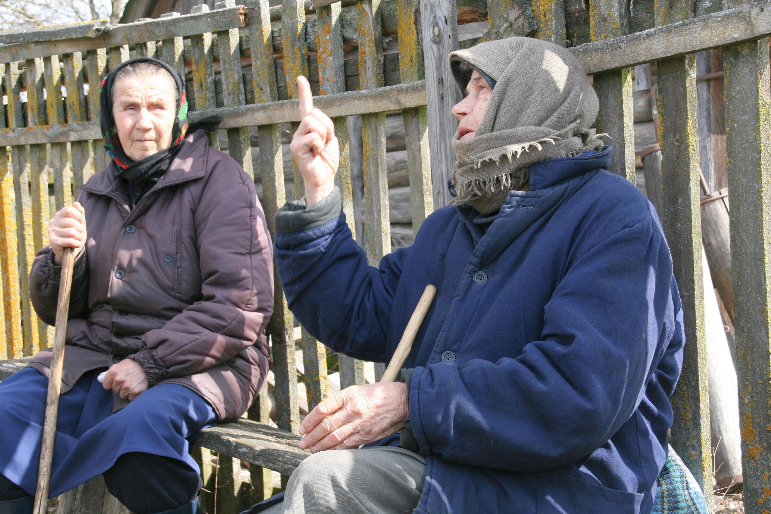 25 Jahre nach dem Unglück: Besuch in der Sperrzone von Tschernobyl.Die Rückkehrerinnen Maria Alexieva Zapura (links) und Maria Michailova Zapura im Dorf Kupowate. Hanna...