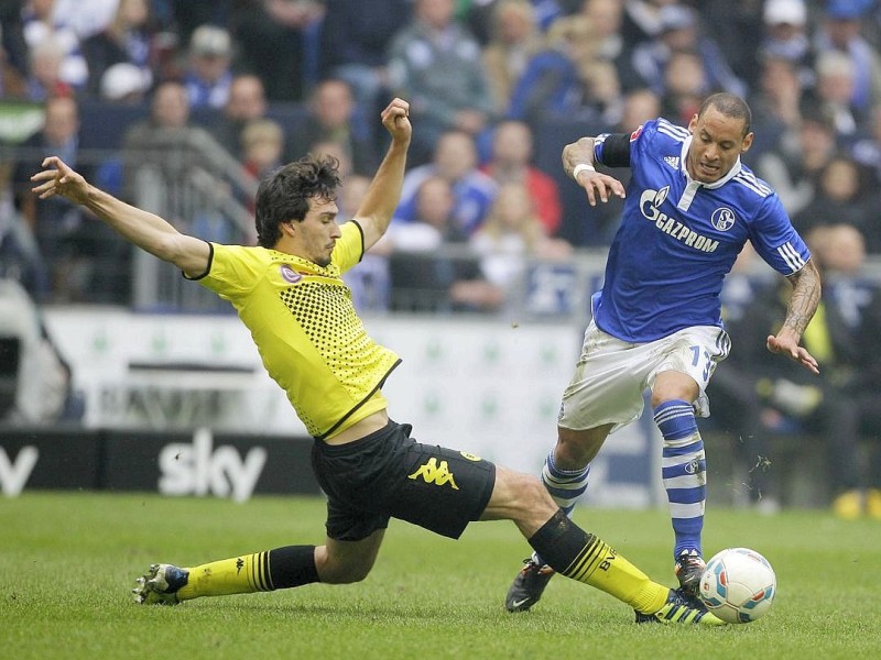 Borussia Dortmund hat in einer hart umkämpften Partie den FC Schalke 04 mit 2:1 besiegt. Sebastian Kehl erzielte den entscheidenden Treffer.