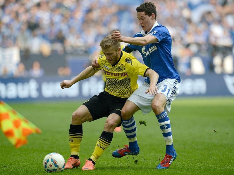 Borussia Dortmund hat in einer hart umkämpften Partie den FC Schalke 04 mit 2:1 besiegt. Sebastian Kehl erzielte den entscheidenden Treffer.