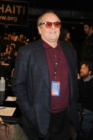 Im Jahr 2010 setzt sich Nicholson mit der Organisation Hope For Haiti Now ...