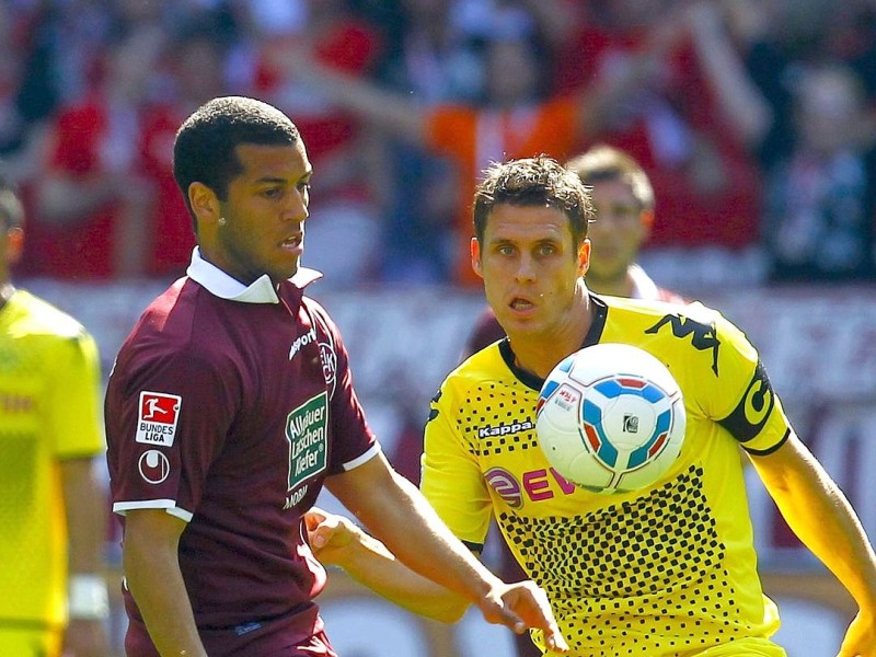 Meister gegen sicheren Absteiger: Beim 5:2-Erfolg von Borussia Dortmund ging der 1. FC Kaiserslautern nach Eigentor von Felipe Santana zunächst in Führung. Danach schlug Lucas Barrios gleich doppelt für den BVB zu und drehte damit das Spiel. Der Paraguayer markierte auch noch das 4:2. Außerdem trafen Mario Götze und Ivan Perisic. De Wit erzielte noch das zweite Tor für die roten Teufel.