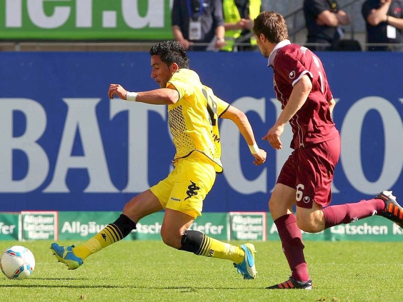 Meister gegen sicheren Absteiger: Beim 5:2-Erfolg von Borussia Dortmund ging der 1. FC Kaiserslautern nach Eigentor von Felipe Santana zunächst in Führung. Danach schlug Lucas Barrios gleich doppelt für den BVB zu und drehte damit das Spiel. Der Paraguayer markierte auch noch das 4:2. Außerdem trafen Mario Götze und Ivan Perisic. De Wit erzielte noch das zweite Tor für die roten Teufel.