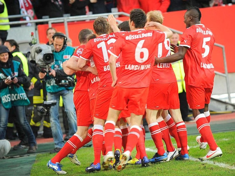 Fortuna Düsseldorf jubelt über den Aufstieg im Relegationsspiel gegen Hertha BSC.