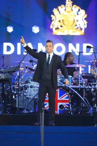 Robbie Williams bei dem Jubiläumskonzert vor dem Buckingham Palace in London.