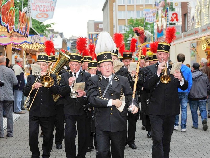 Eröffnung der Fronleichnamskirmes in Oberhausen Sterkrade.