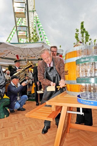 Eröffnung der Fronleichnamskirmes in Oberhausen Sterkrade.