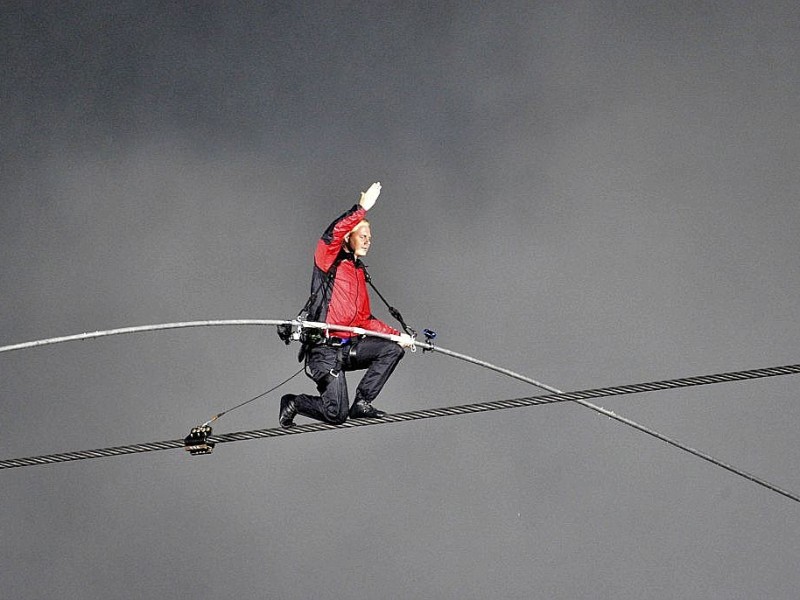 ...Haltegurt sicherte. Nik Wallenda hat sich...