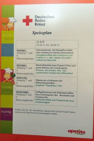 Wanda Rams erstellt den Speiseplan für das Ruhr-Gymnasium.