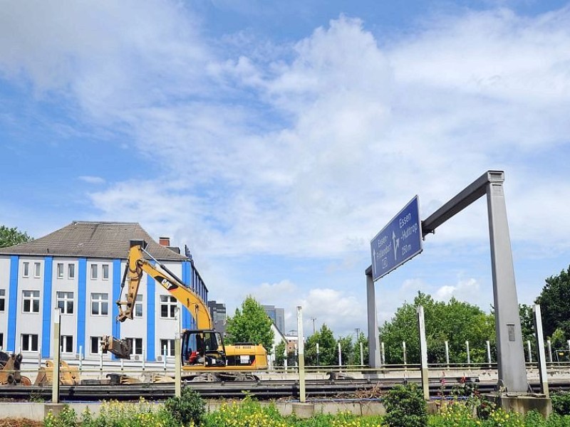 Der Lärm der Bauarbeiten macht vielen direkten Nachbarn der Autobahn 40 zu schaffen.Foto: Sebastian Konopka / WAZ FotoPool